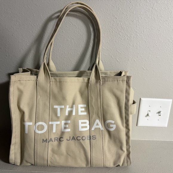 Marc Jacobs Handbags - Marc Jacobs
The Large Canvas Tote Bag